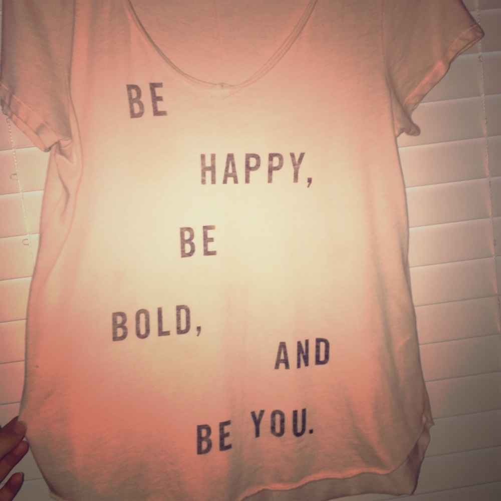 Chill Hollister Tee 🤙🏼😌🌺🍊